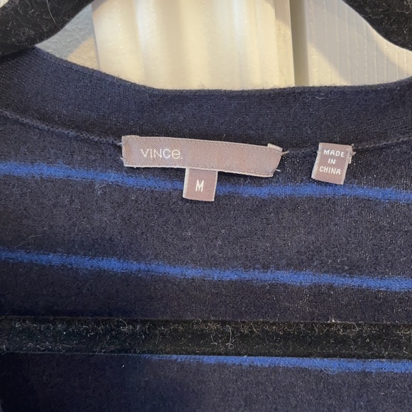 Vince cashmere cardigan soooo soft and comfortable size M - Picture 2 of 8